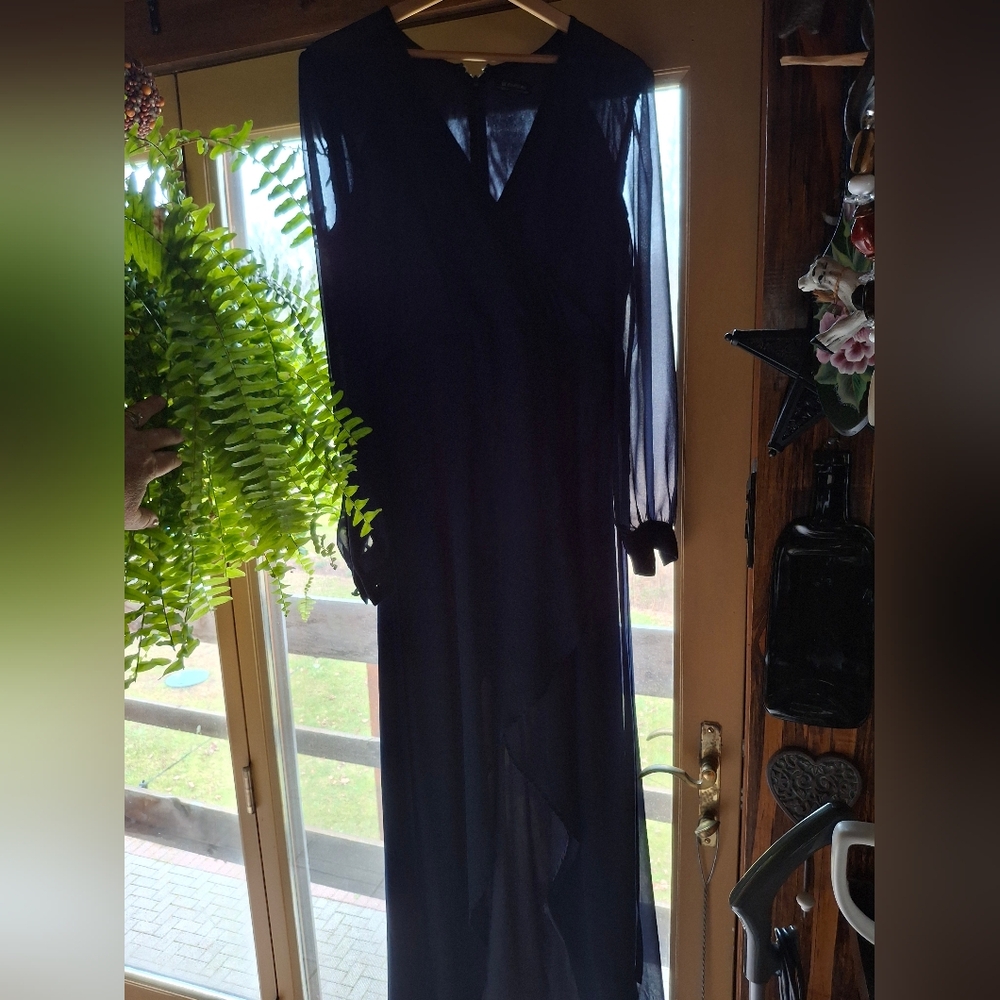 ๐Le Chateau Dress๐ - Picture 3 of 9